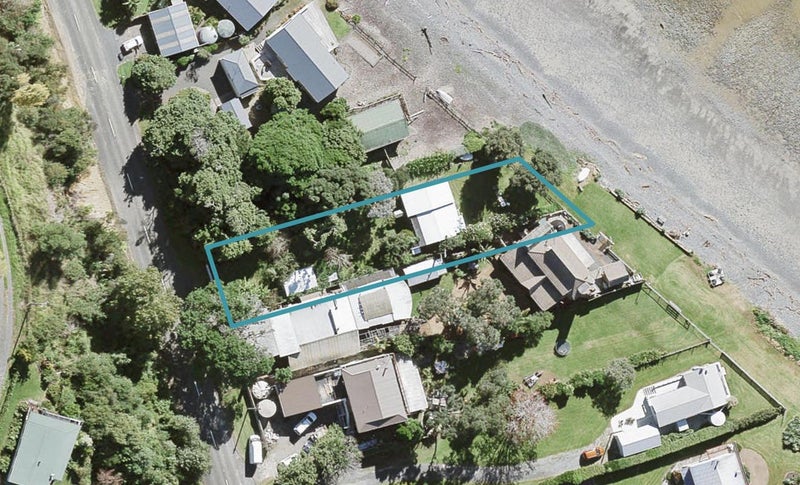1814 East Coast Road, WHAKATIWAI, MIRANDA - Carousel 1
