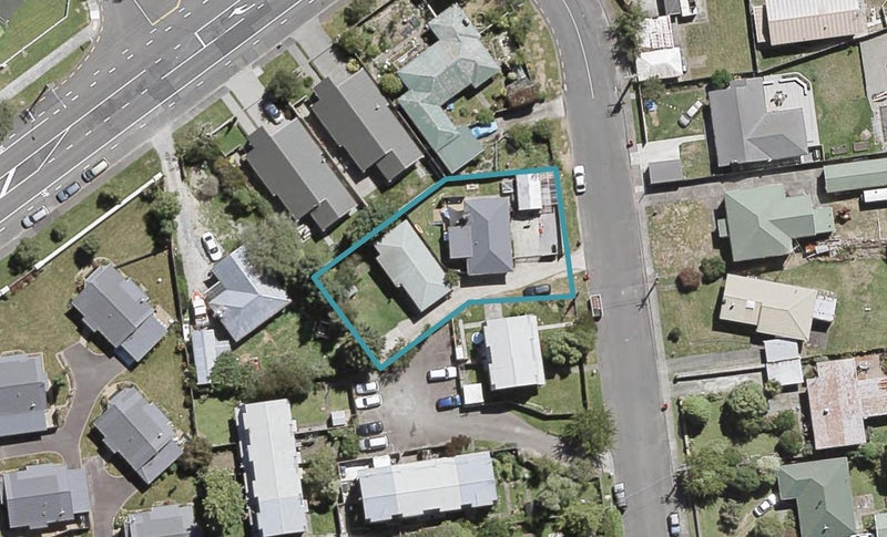 6A MONTGOMERY CRES, MAORIBANK, UPPER HUTT - Carousel 1