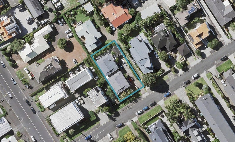 2/4 Sanders Avenue, Takapuna, North Shore City - Carousel 1