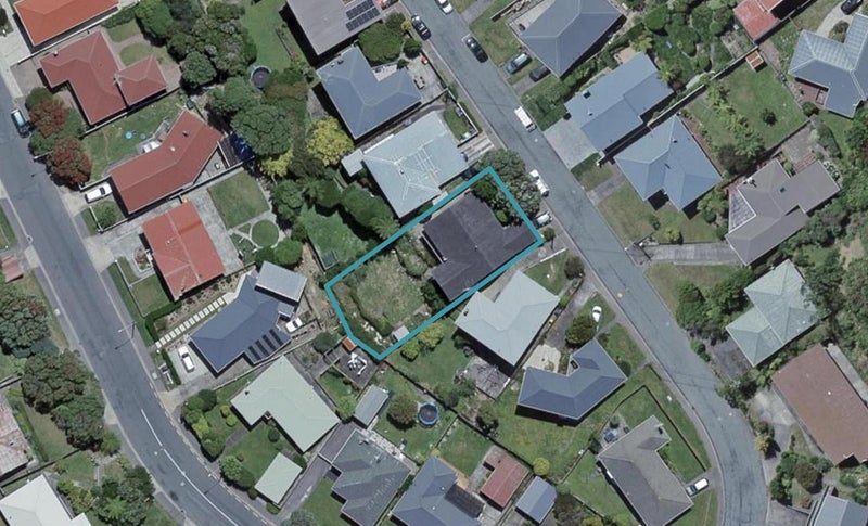 9 Longcroft Terrace, Newlands, Wellington - Carousel 1