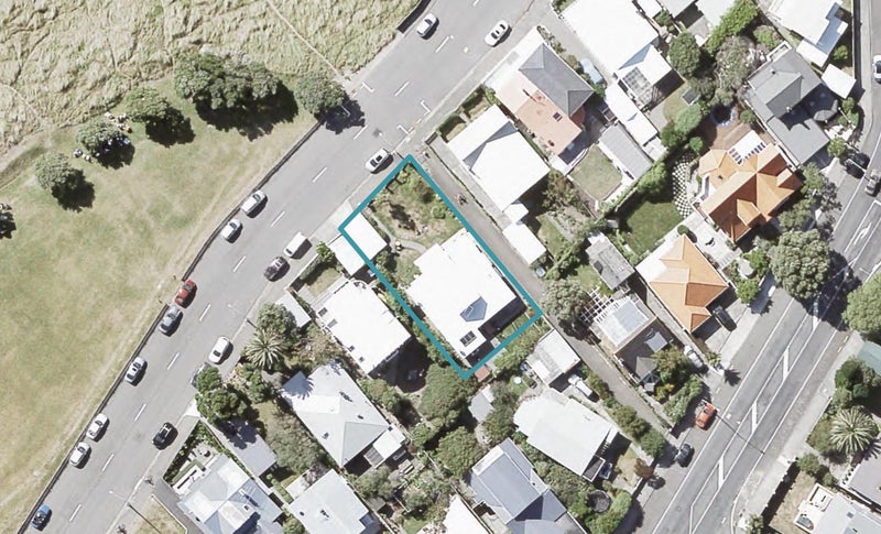 19 Marine Parade, Eastbourne, Lower Hutt - Carousel 1