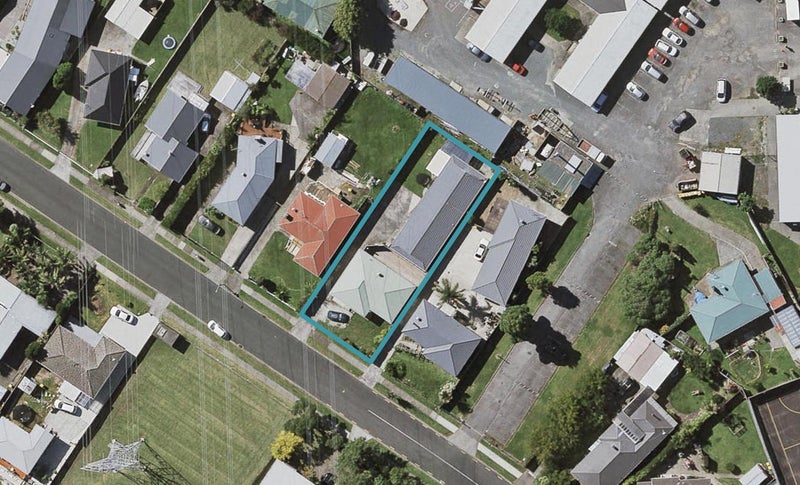 74A Edgewater Drive, Pakuranga, Auckland - Carousel 1