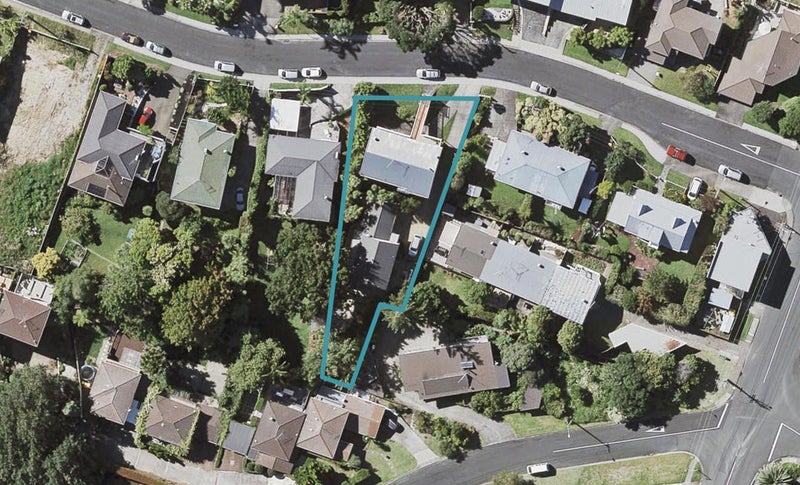 2/2 Bevyn Street, Castor Bay, Auckland - Carousel 1