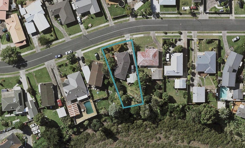 121 Edgewater Drive, Pakuranga, Auckland - Carousel 1