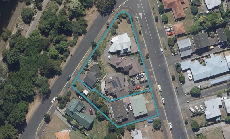 1A Jellicoe Drive, Hamilton East, Hamilton - Carousel 1