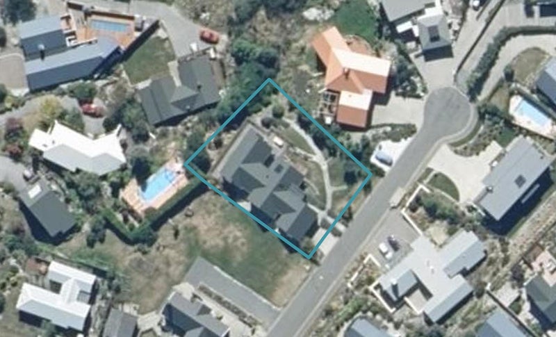 5 Elizabeth Place, Kelvin Heights, Queenstown - Carousel 1