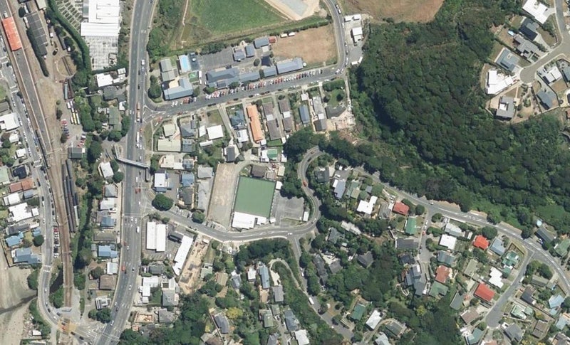 21 Grays Road, Plimmerton, Porirua - Carousel 1