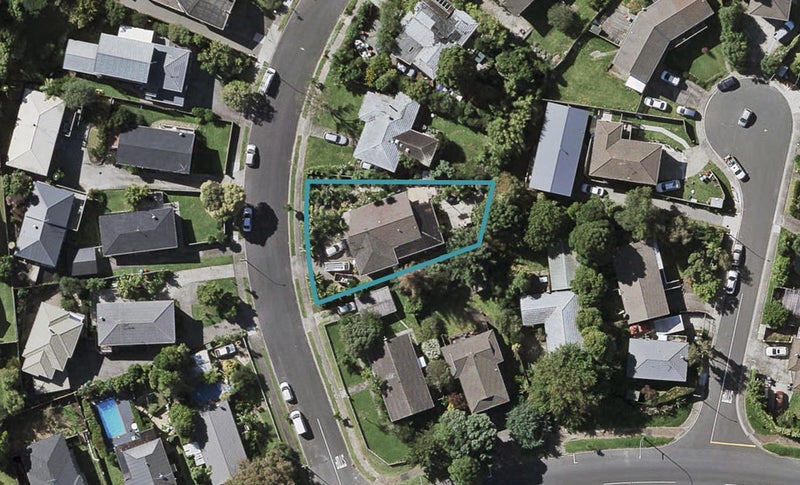 16 Tisdall Crescent, Saint Johns, Auckland - Carousel 1