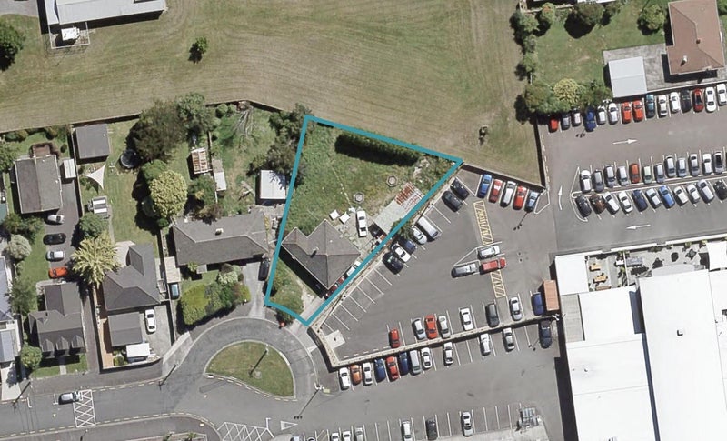 19 Savage Crescent, Upper Hutt Central, Upper Hutt - Carousel 1