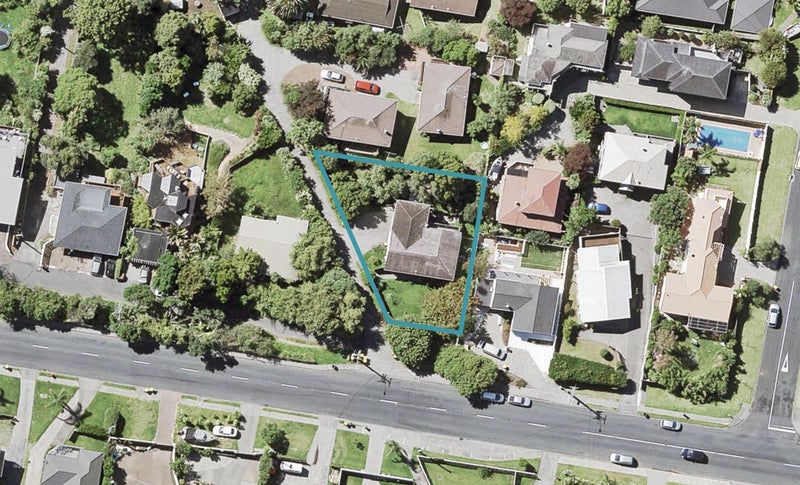 637 Beach Road, Rothesay Bay, Auckland - Carousel 1