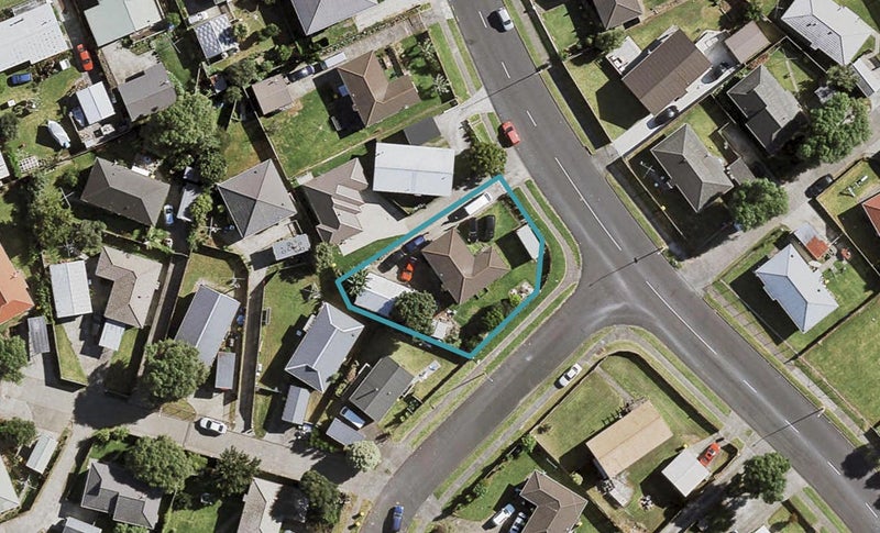 1 Dungarvon Place, Clendon Park, Auckland - Carousel 1
