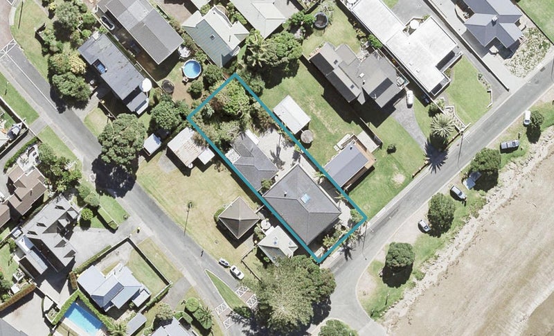 37 Arkles Strand, Arkles Bay, Whangaparaoa - Carousel 1