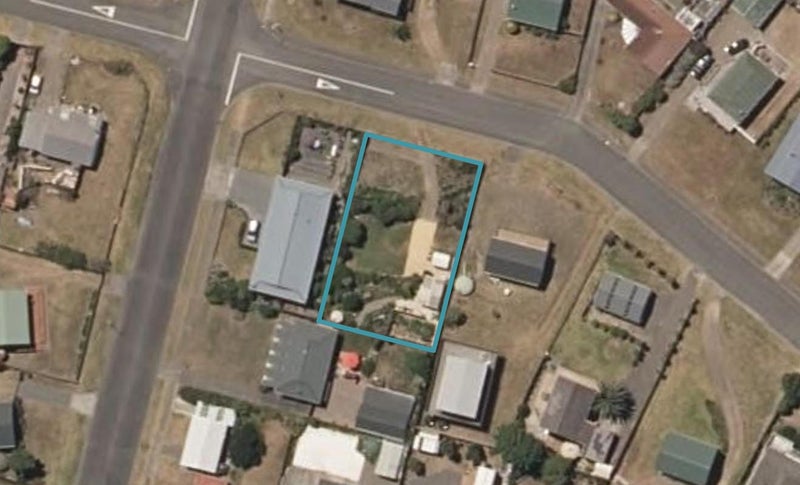 11 Takitimu Street, Waitārere Beach, Levin - Carousel 1