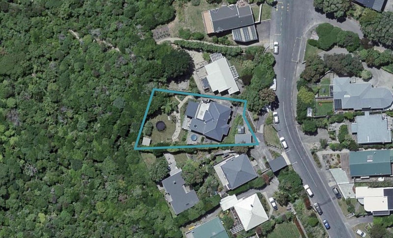 143 Nevay Road, Karaka Bays, Wellington - Carousel 1