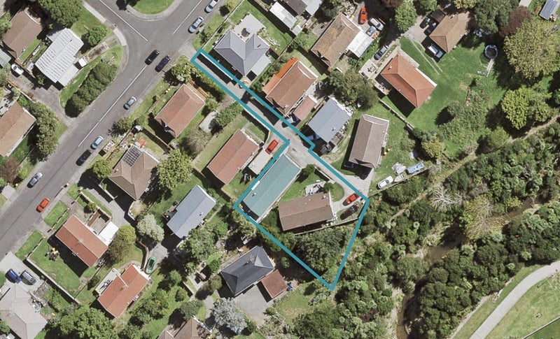 20 Chislehurst Street, Henderson, Auckland - Carousel 1