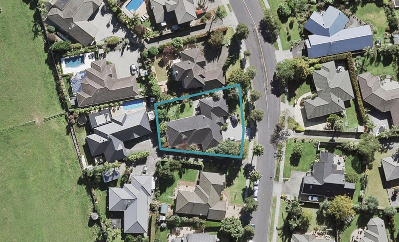 60 Te Wharau Drive, Greenhithe, Auckland - Carousel 1
