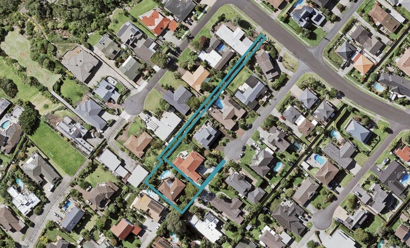 11 Coquille Place, Half Moon Bay, Auckland - Carousel 1