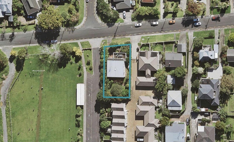 51 Gladstone Road, Northcote, Auckland - Carousel 1
