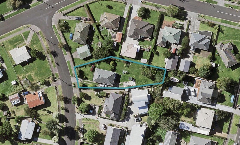 4 Pirangi Street, Point England, Auckland - Carousel 1