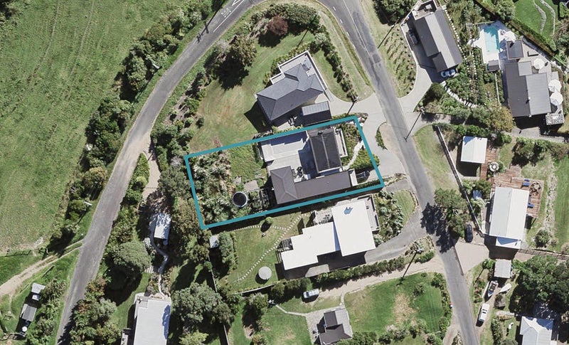41 Tiri Road, Oneroa, Waiheke Island - Carousel 1