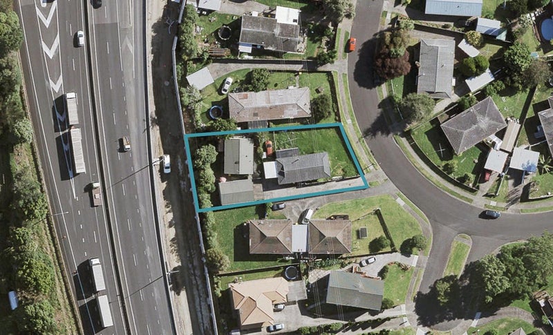 2/30 Challen Close, Conifer Grove, Takanini - Carousel 1