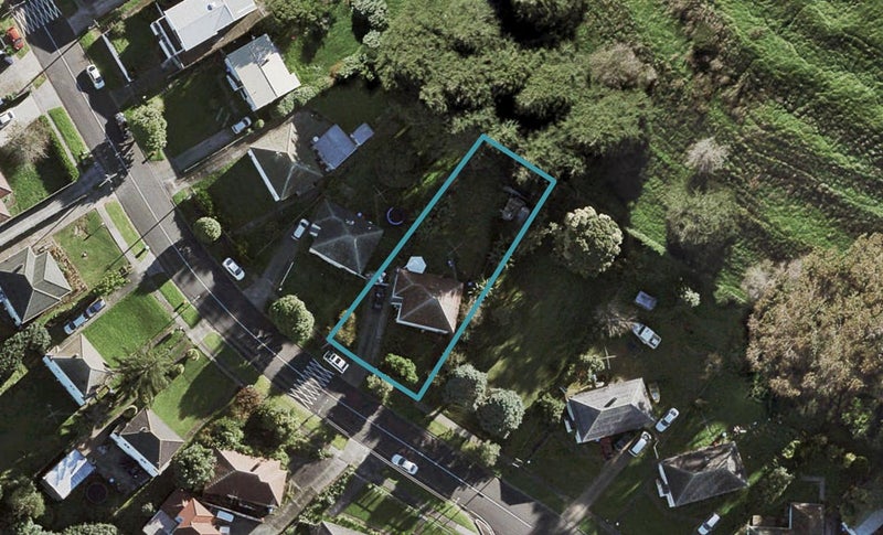 11 Roseman Avenue, Mount Roskill, Auckland - Carousel 1