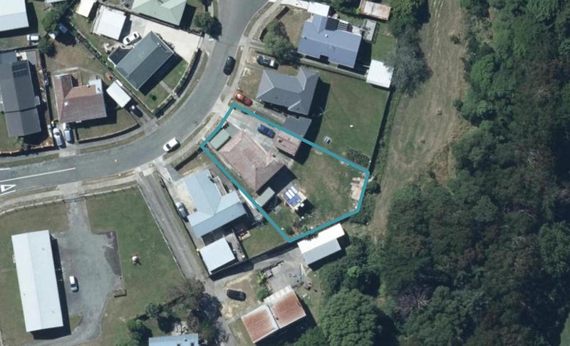 14 Dalray Place, Ascot Park, Porirua - Carousel 1