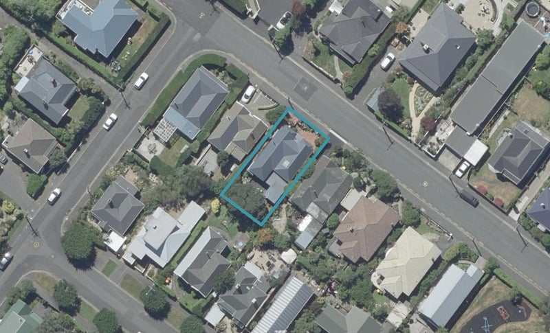 15 Lynn Street, Maori Hill, Dunedin - Carousel 1