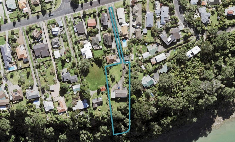 8 Cliff View Drive, Green Bay, Auckland - Carousel 1