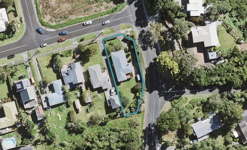 2 Grendon Road, Titirangi, Auckland - Carousel 1