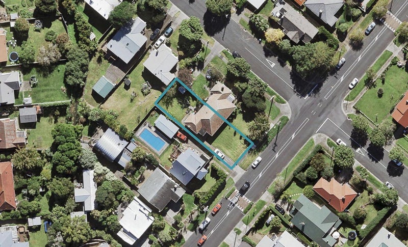 8 Martin Avenue, Mount Albert, Auckland - Carousel 1