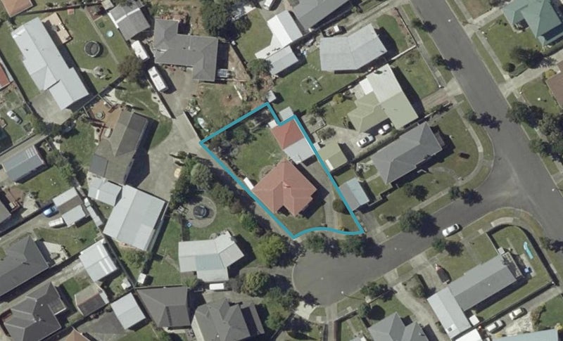 9 Wairau Place, Kelvin Grove, Palmerston North - Carousel 1
