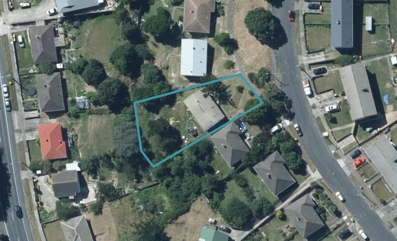 44 Hereford Street, Cannons Creek, Porirua - Carousel 1