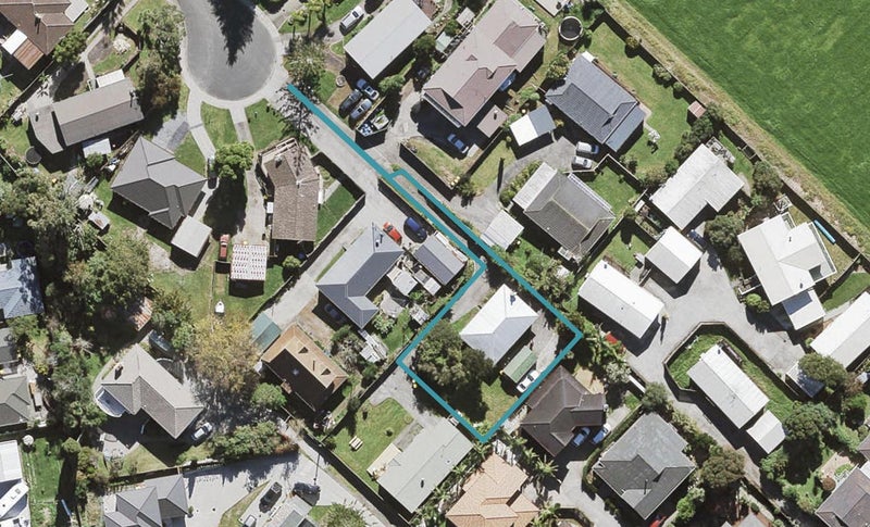 19 Ashbourne Place, Glendene, Auckland - Carousel 1