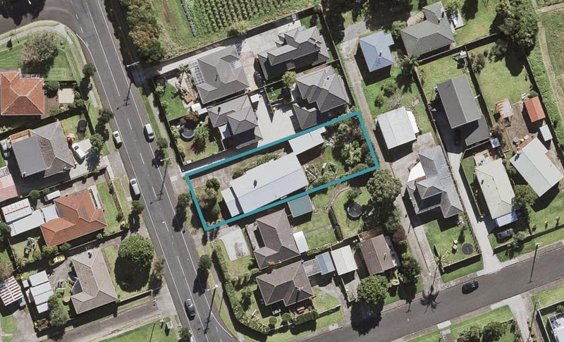 69 Wallace Road, Mangere Bridge, Auckland - Carousel 1