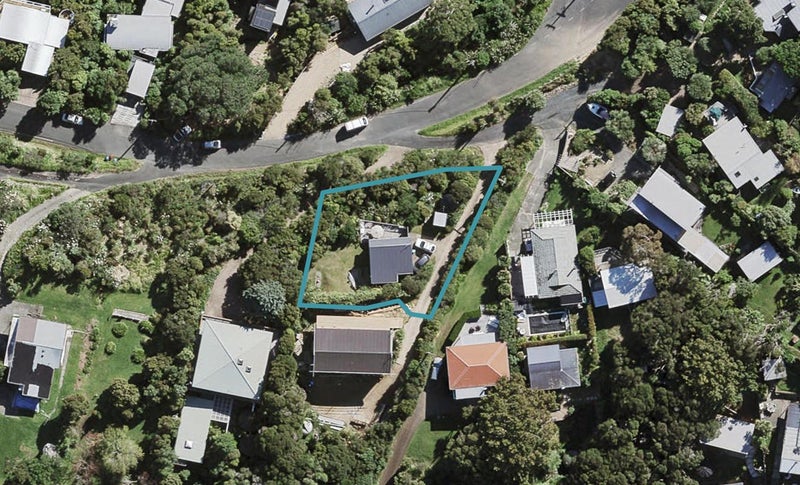 38 Queens Drive, Oneroa, Waiheke Island - Carousel 1