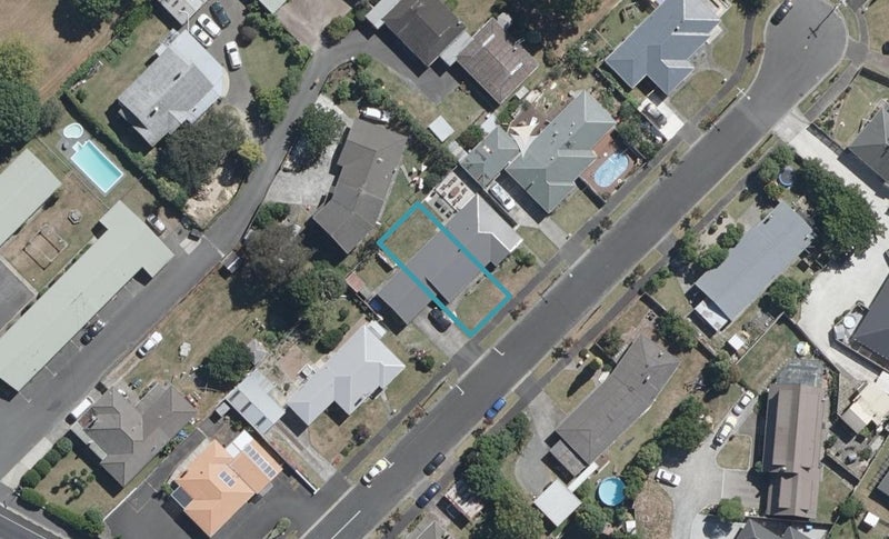2/5 Garrick Place, Beerescourt, Hamilton - Carousel 1