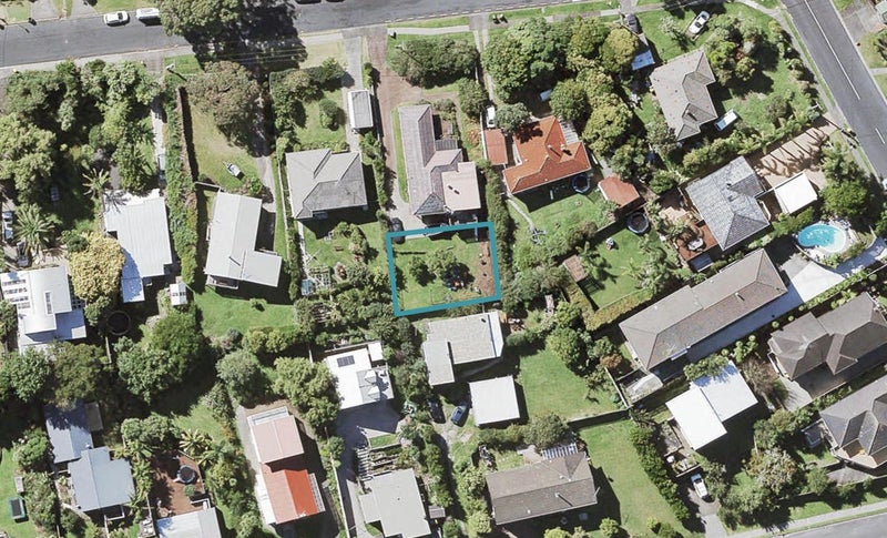 4D Wyoming Avenue, Murrays Bay, Auckland - Carousel 1