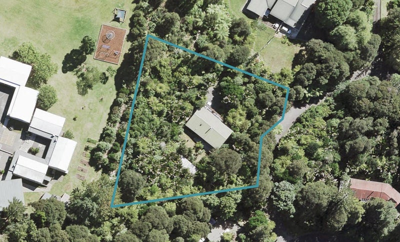24A Sylvan Valley Avenue, Titirangi, Auckland - Carousel 1