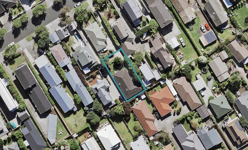 21B Wainui Avenue, Point Chevalier, Auckland - Carousel 1