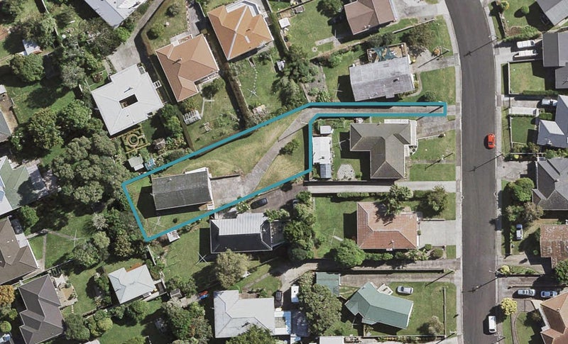 31 Lynmore Drive, Hillpark, Auckland - Carousel 1