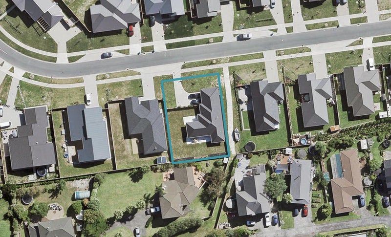 15 Malbec Place, Huapai, Kumeu - Carousel 1