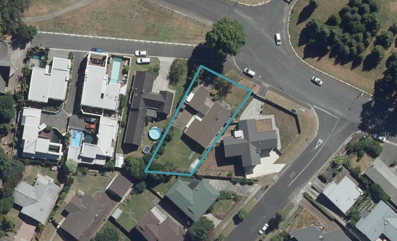 165 Lake Crescent, Hamilton Lake, Hamilton - Carousel 1
