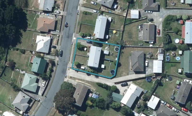 62 Waihemo Street, Waitangirua, Porirua - Carousel 1