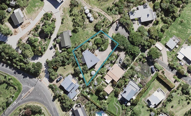 15 Karu Street, Oneroa, Waiheke Island - Carousel 1