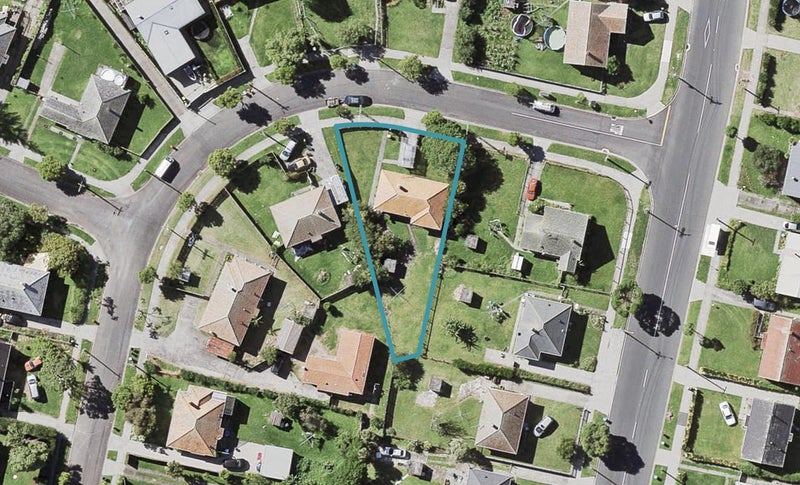 4 Chiltern Crescent, Glen Innes, Auckland - Carousel 1