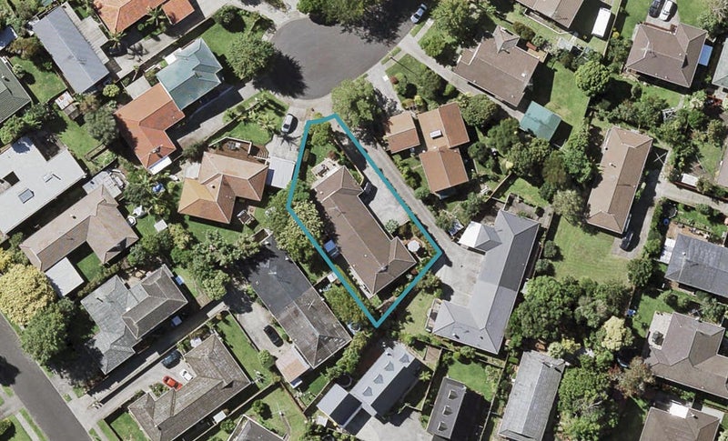 2/10 Everingham Place, Sunnyhills, Auckland - Carousel 1