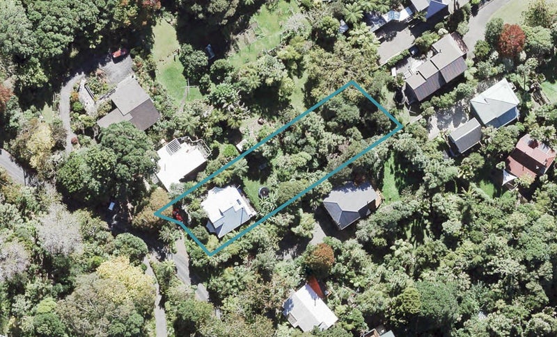 23 Raroa Terrace, Waiatarua, Auckland - Carousel 1