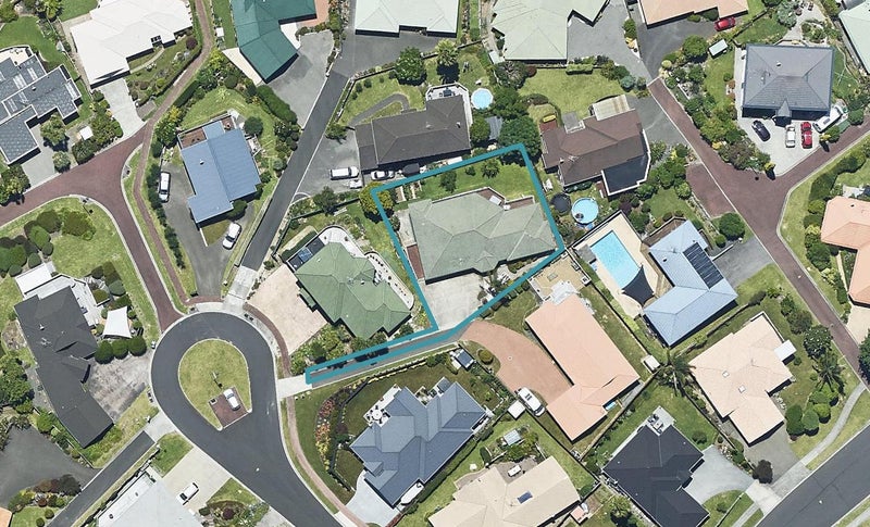18 Downing Place, Welcome Bay, Tauranga - Carousel 1