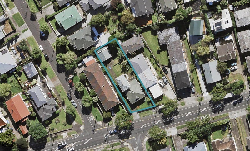 39 Owairaka Avenue, Mount Albert, Auckland - Carousel 1